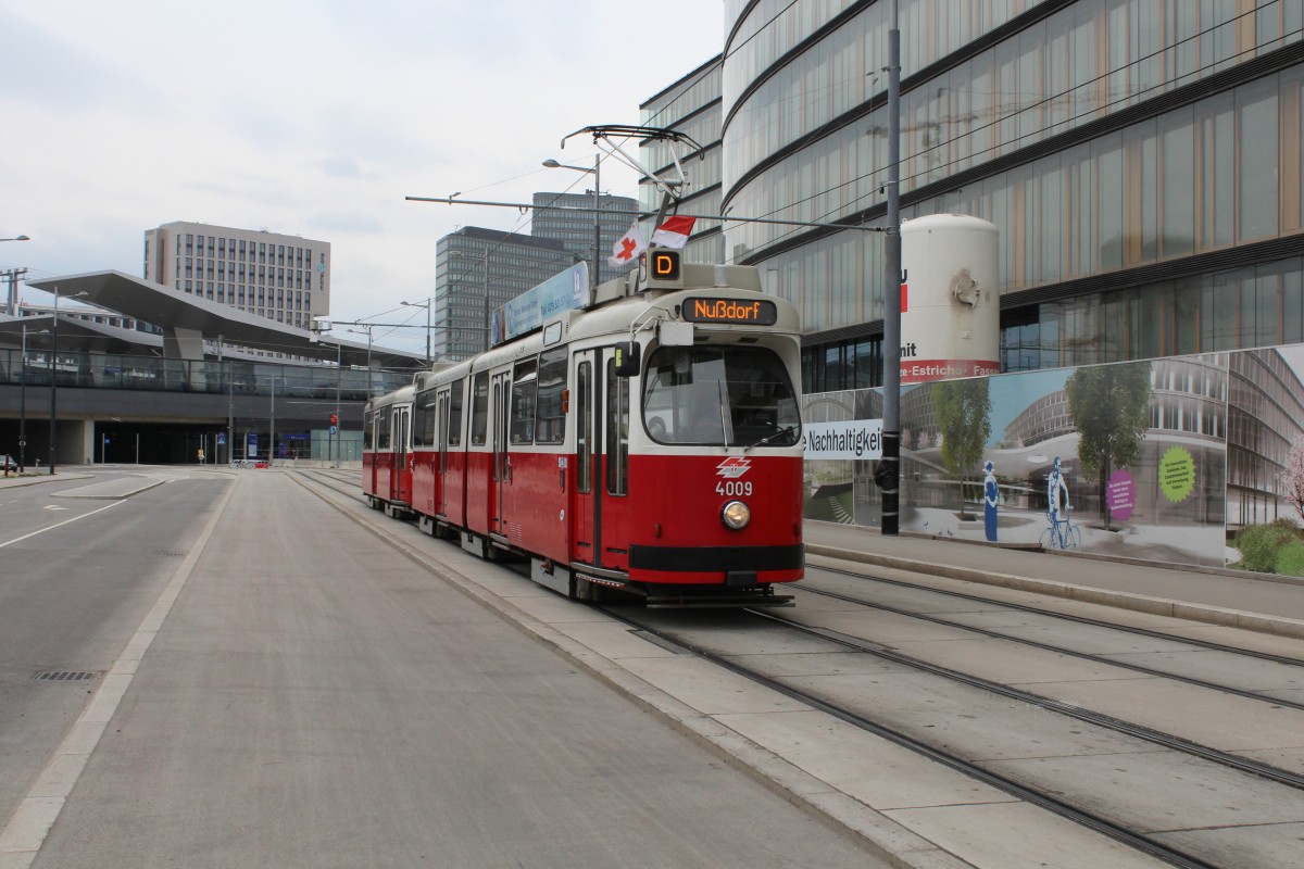 Wien WL SL D (E2 4009 + c5 1409) Canettistraße / Arsenalstraße am 1. Mai 2015.