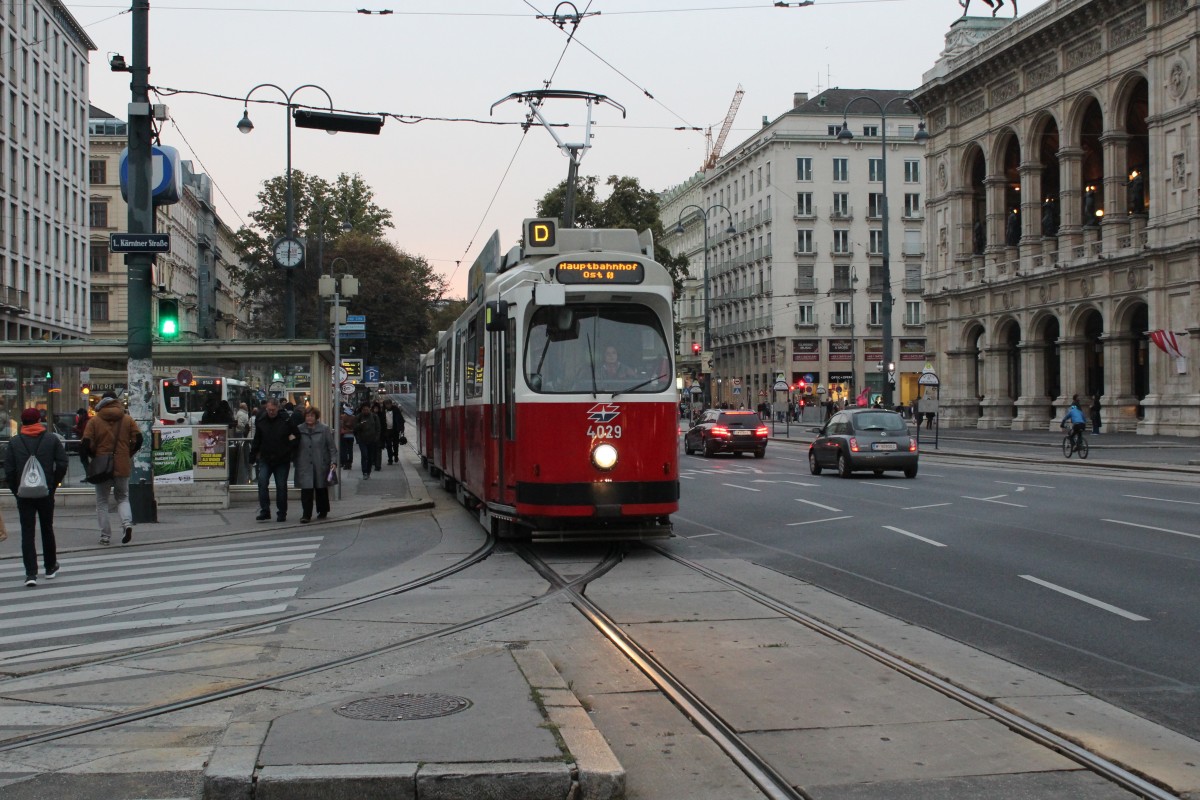 Wien WL SL D (E2 4029) Opernring / Kärntner Straße am 11. Oktober 2015.