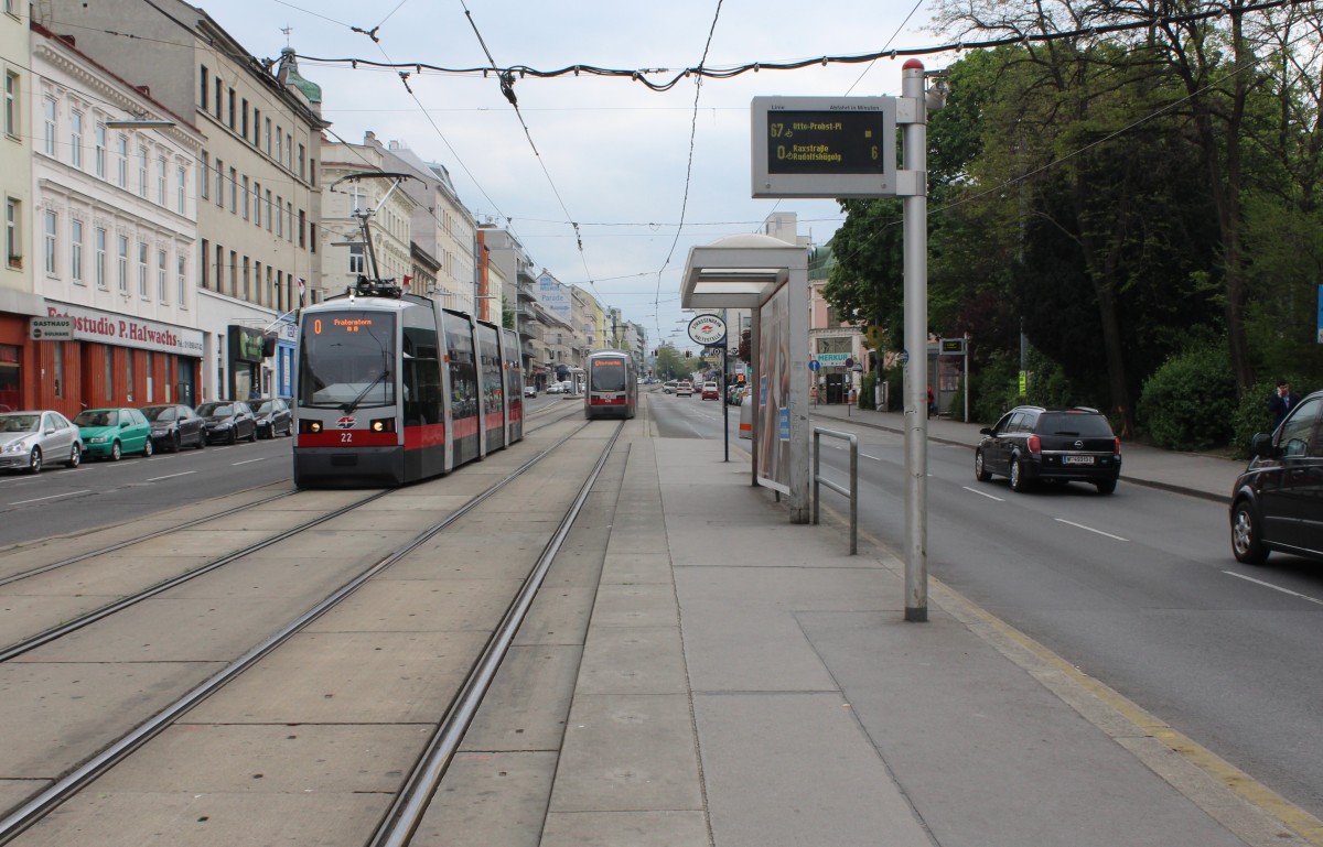 Wien WL SL O (A 22) Laxenburger Straße / Arthaberplatz / Arthaberpark am 1. Mai 2015.