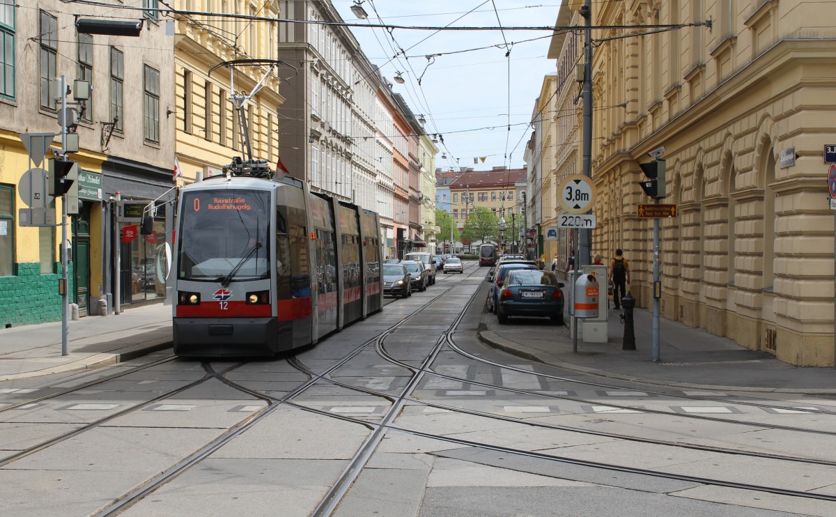 Wien WL SL O (A 12) Radetzkystraße (Hst. Hintere Zollamtsstraße) am 1. Mai 2015.