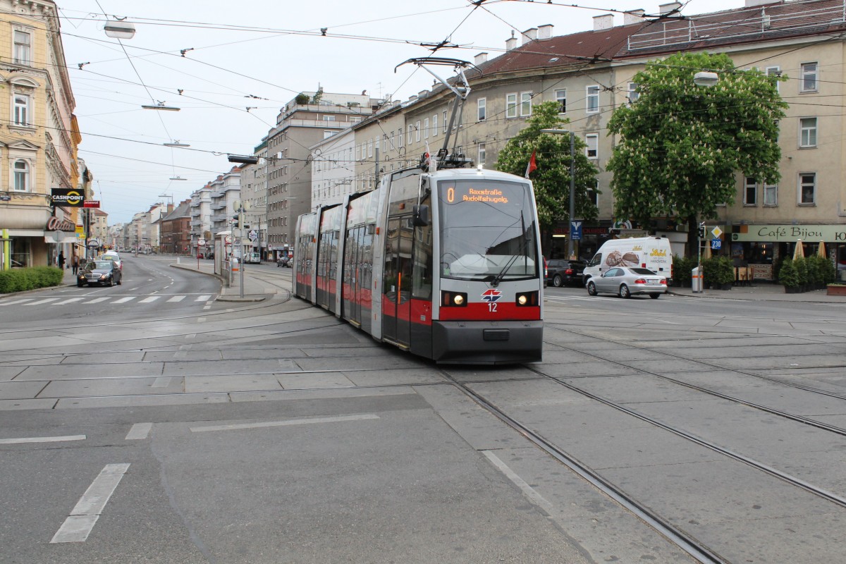 Wien WL SL O (A 12) Quellenplatz am 1. Mai 2015.