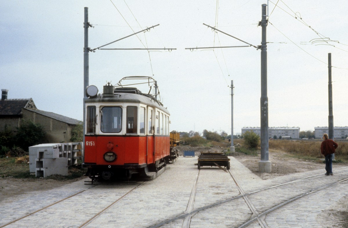 Wien WVB ATw MR 6151 (ex-M 4107, Lohner 1929) Alt Erlaa, Rösslergasse im Oktober 1979.
