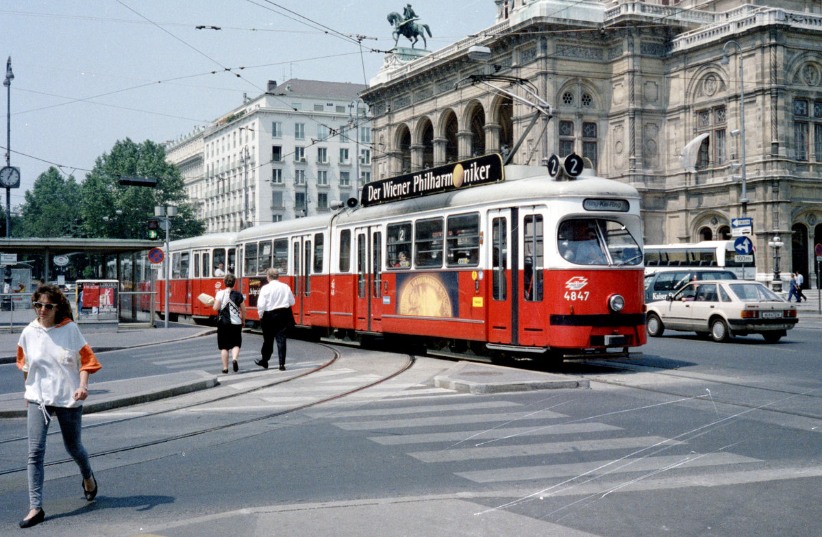 Wien WVB SL 2 (E1 4847 + c4 1347(?)) I, Innere Stadt, Opernring / Oper / Kärntner Straße am 28. Juli 1994. - Scan von einem Farbnegativ. Film: Scotch 200. Kamera: Minolta XG-1.