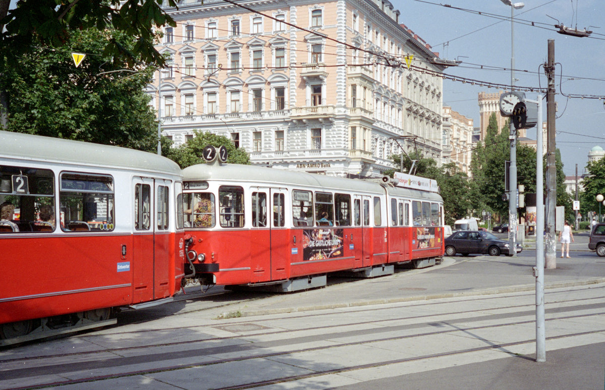 Wien WVB SL 2 (E1 + c4) I, Innere Stadt, Franz-Josefs-Kai / Schottenring im August 1994. - Scan von einem Farbnegativ. Film: Kodak Gold 200. Kamera: Minolta XG-1.