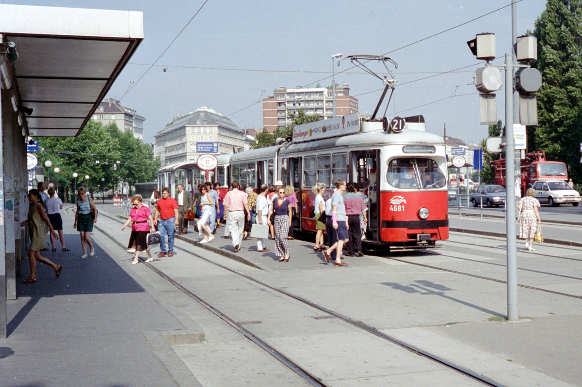 Wien WVB SL 21 (E1 4681 (SGP 1968)) I, Innere Stadt, Schwedenplatz im August 1994. - Scan von einem Farbnegativ. Film: Kodak Gold 200. Kamera: Minolta XG-1.