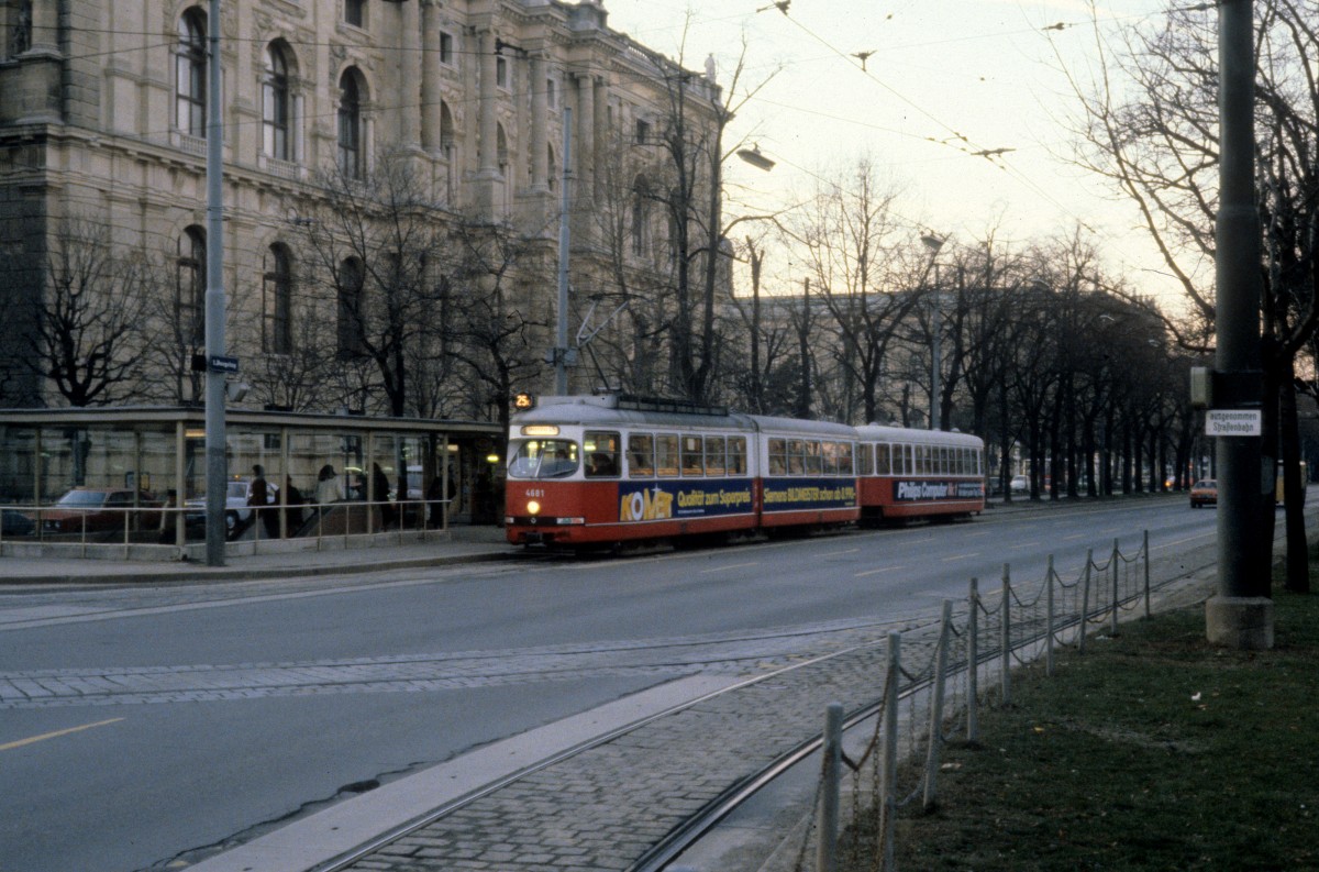 Wien WVB SL 25K (E1 4681) Burgring / Babenbergerstrasse im Dezember 1980.