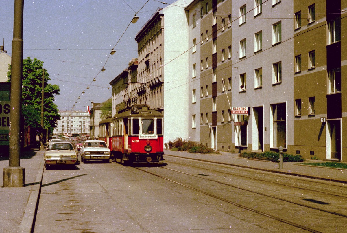 Wien WVB SL 31/5 (M 4028) Floridsdorf, Schöpfleuthnergasse am 30. April 1976. - Scan von einem Farbnegativ. Film: Kodacolor II. Kamera: MInolta SRT-101.