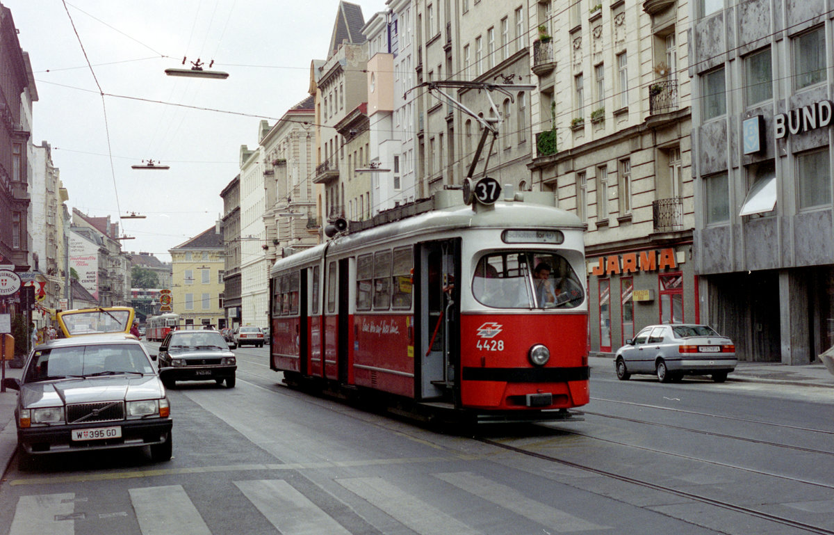 Wien WVB SL 37 (E 4428 (Lohnerwerke 1962)) IX, Alsergrund, Nußdorfer Straße / Canisiusgasse im August 1994. - Scan von einem Farbnegativ. Film: Kodak Gold 200. Kamera: Minolta XG-1.