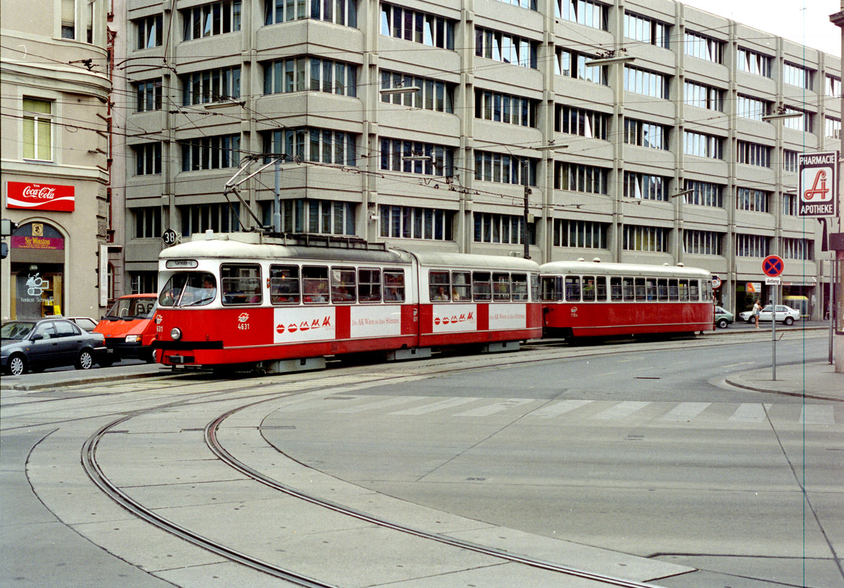 Wien WVB SL 38 (E1 4631 (SGP 1966) + c3 1154 (Lohnerwerke 1960)) IX, Alsergrund, Nußdorfer Straße / Gürtel im August 1994. - Scan von einem Farbnegativ. Film: Kodak Gold 200. Kamera: Minolta XG-1.