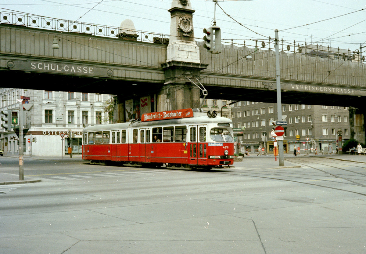 Wien WVB SL 42 (E 4618) Währinger Gürtel / Währinger Straße im Juli 1982. - Scan von einem Farbnegativ. Film: Kodak Safety Film 5035. Kamera: Minolta SRT-101.