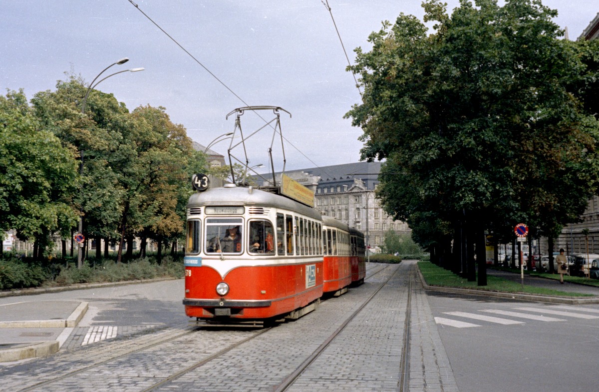 Wien WVB SL 43 (SGP L4 578) Universitätsstraße am 27. August 1969. - Scan von einem Farbnegativ.