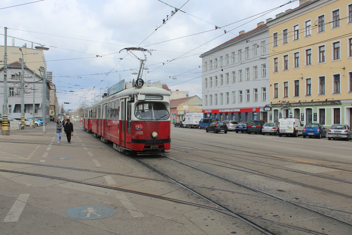 Wien WVB SL 6 (E1 4505 + c3 1222) Simmering, Simmeringer Hauptstraße / Straßenbahnbetriebsbahnhof Simmering am 22. März 2016.