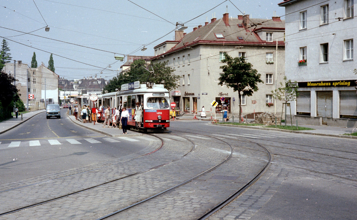 Wien WVB SL 60 (E1 4856) XIII, Hietzing, Speising, Speisinger Straße / Hermesstraße im Juli 1982. - Scan von einem Farbnegativ. Film: Kodak Safety Film 5035. Kamera: Minolta SRT-101.