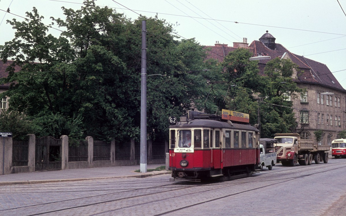 Wien WVB SL 62 (M 4127) Hetzendorfer Strasse / (Betriebs-)Bahnhof Speising am 16. Juli 1974.