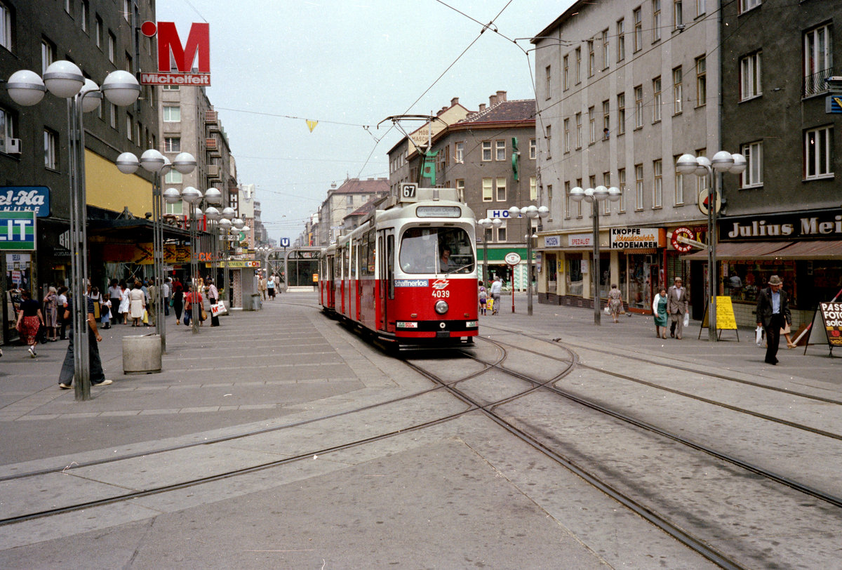 Wien WVB SL 67 (E2 4039) X, Favoriten, Favoritenstraße im Juli 1982. - Scan von einem Farbnegativ. Film: Kodak Safety Film 5035. Kamera: Minolta SRT-101.