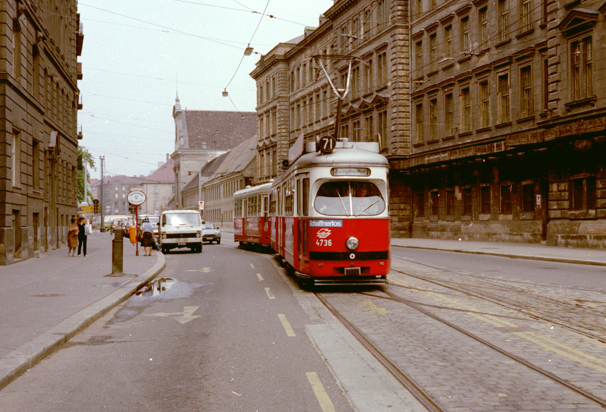 Wien WVB SL 71 (E1 4736) III, Landstraße, Rennweg / Landstraßer Hauptstraße im Juli 1982. - Scan von einem Farbnegativ. Film: Kodak Safety Film 5035.