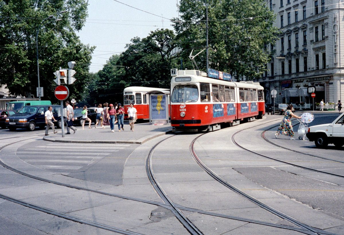 Wien WVB SL 71 (E2 4009) I, Innere Stadt, Schubertring / Schwarzenbergplatz am 28. Juli 1994. - Scan von einem Farbnegativ. Film: Scotch 200. Kamera: Minolta XG-1.