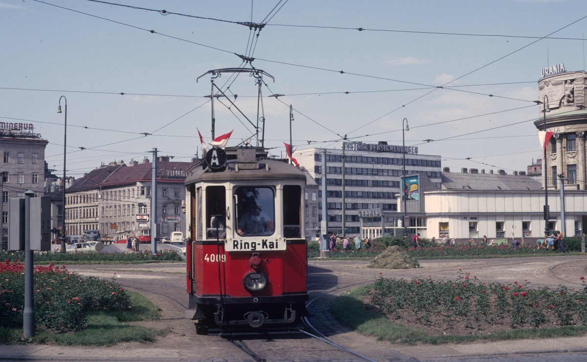 Wien WVB SL A (M 4009) Aspernplatz am 19. Juni 1971.