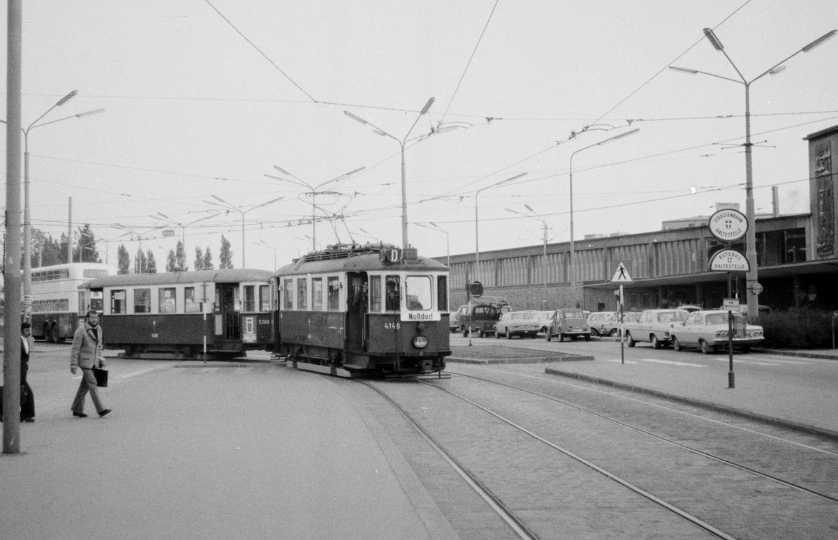 Wien WVB SL D (M 4149 + m3 5388) Arsenalstraße / Südbahnhof am 3. Mai 1976. - Scan von einem S/W-Negativ. Film: Ilford FP 4. Kamera: Kodak Retina Automatic II.