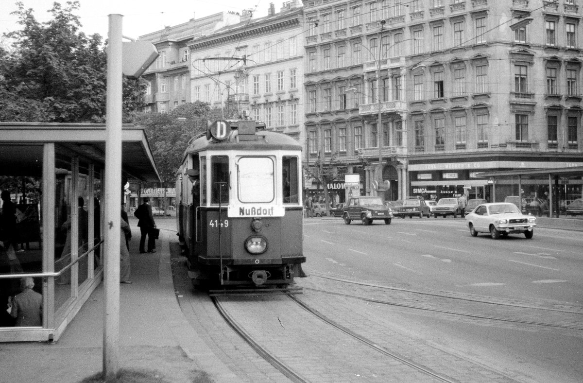 Wien WVB SL D (M 4149 + m3 5388) Innere Stadt, Opernring / Babenbergerstraße (Hst. Burgring) am 3. Mai 1976. - Scan von einem S/W-Negativ. Film: Ilford FP4. Kamera: Kodak Retina Automatic II.