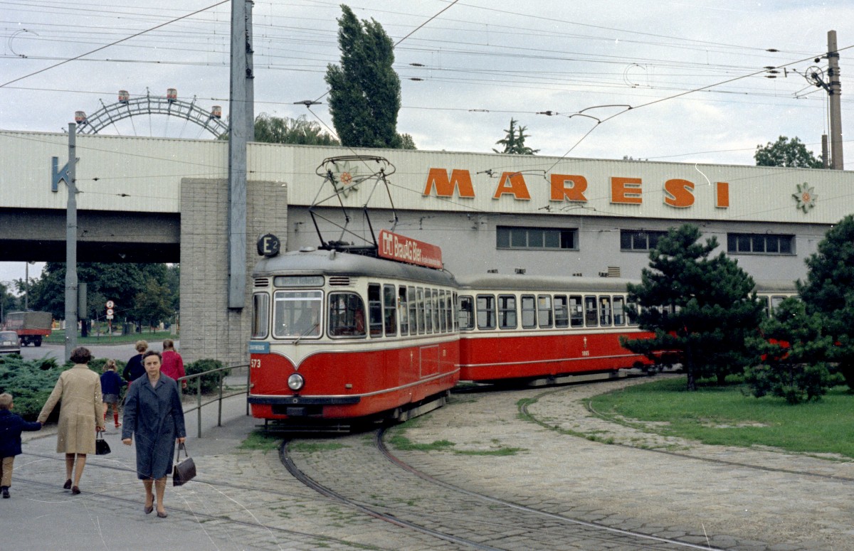 Wien WVB SL E2 (L4 573 + l3 1865 + l) Praterstern am 29. August 1969. - Scan von einem Farbnegativ. Film: Kodacolor X. Kamera: Kodak Retina Automatic II.