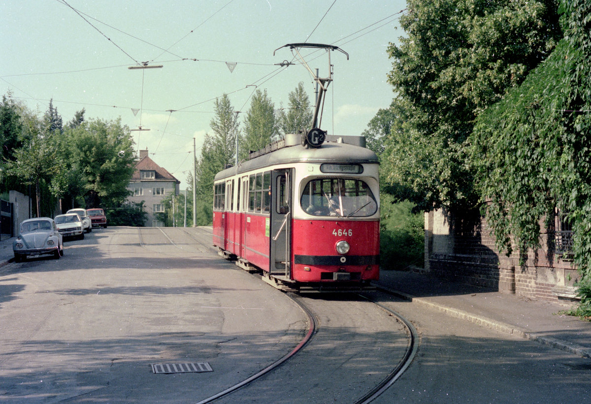 Wien WVB SL G2 (E 4646) Döbling (19. (XIX) Bezirk), Geweygasse im Juli 1977. - Benannt wurde die Gasse 1894 nach dem Schriftsteller, Schauspieler, Gründer eines Privattheaters und Angestellten in der Hofkanzlei Franz Xaver Karl Gewey (1764 - 1819). 