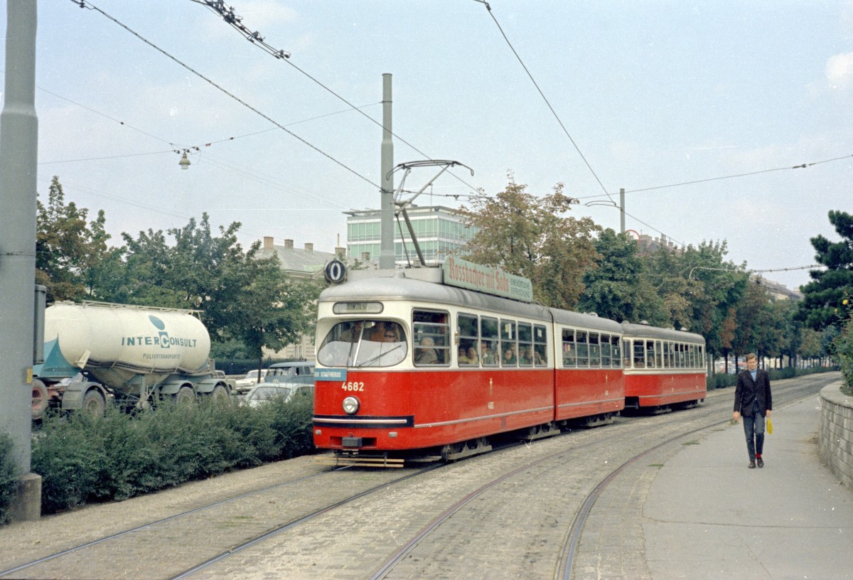 Wien WVB SL O (E1 4682) Landstraßer Gürtel / Prinz-Eugen-Straße / Arsenalstraße am 1. September 1969. - Scan von einem Farbnegativ.