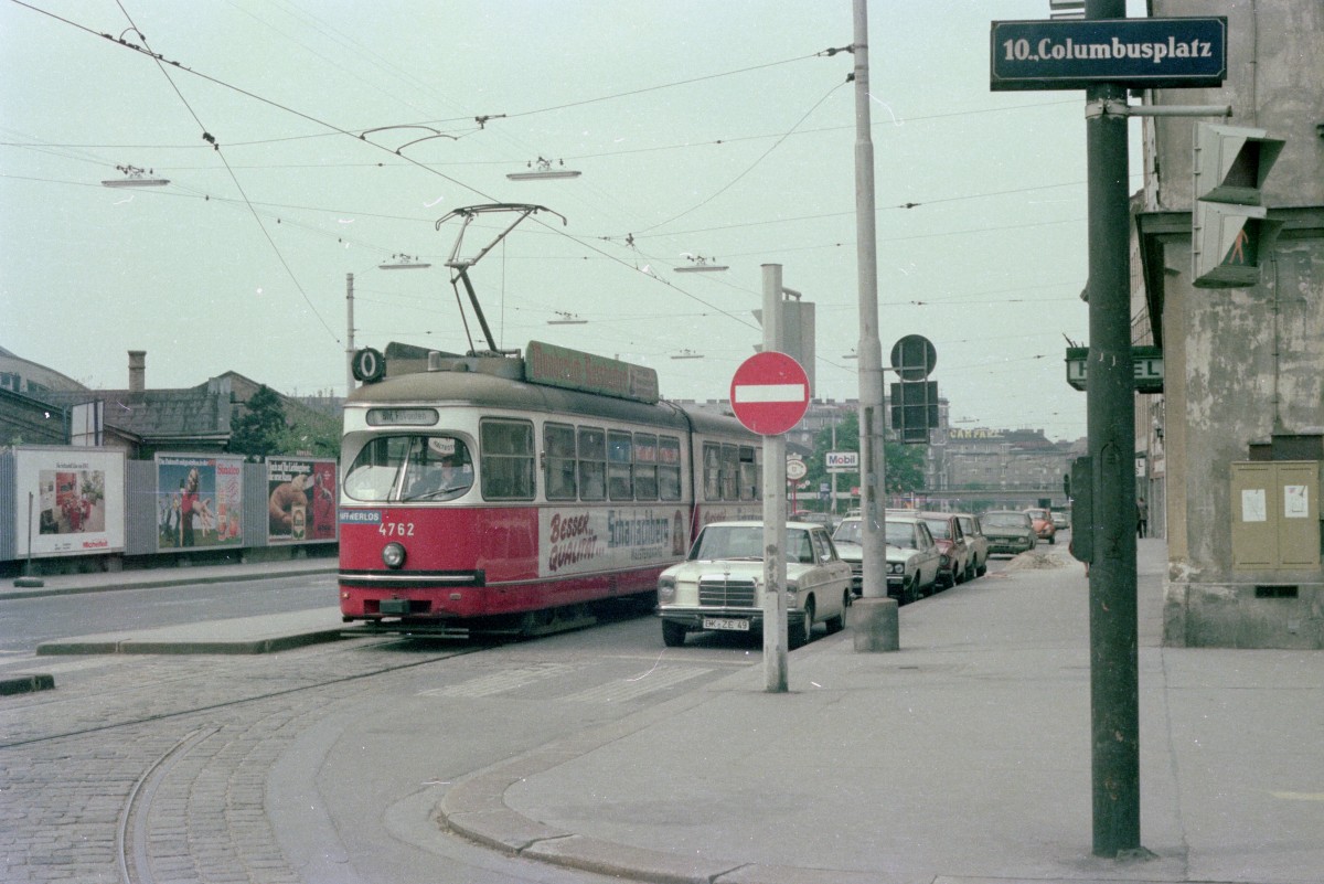 Wien WVB SL O (E1 4762) Laxenburger Straße / Columbusplatz am 2. Mai 1976. - Scan von einem Farbnegativ. Film: Kodacolor II. Kamera: Minolta SRT 101.