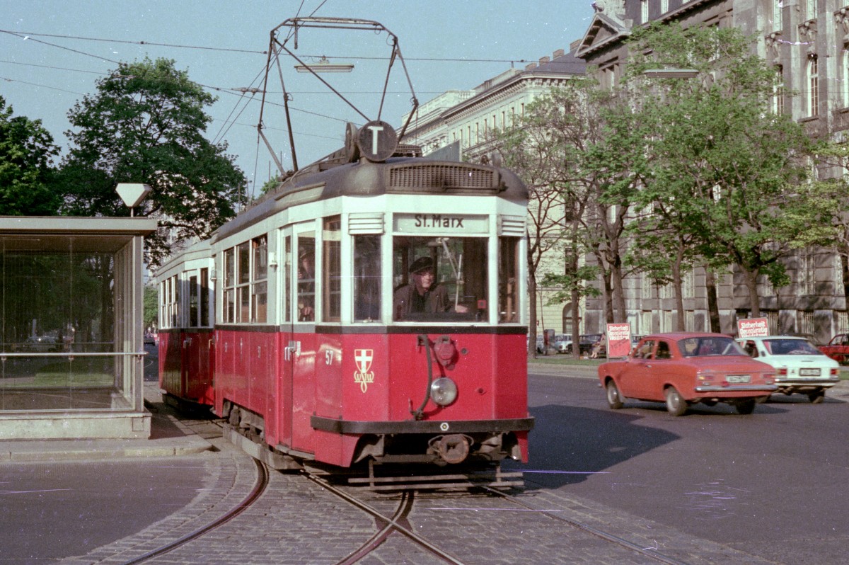 Wien WVB SL T (B 57) Schottenring / Schottengasse am 30. April 1976. - Scan von einem Farbnegativ. Film: Kodacolor II. Kamera: Minolta SRT-101.