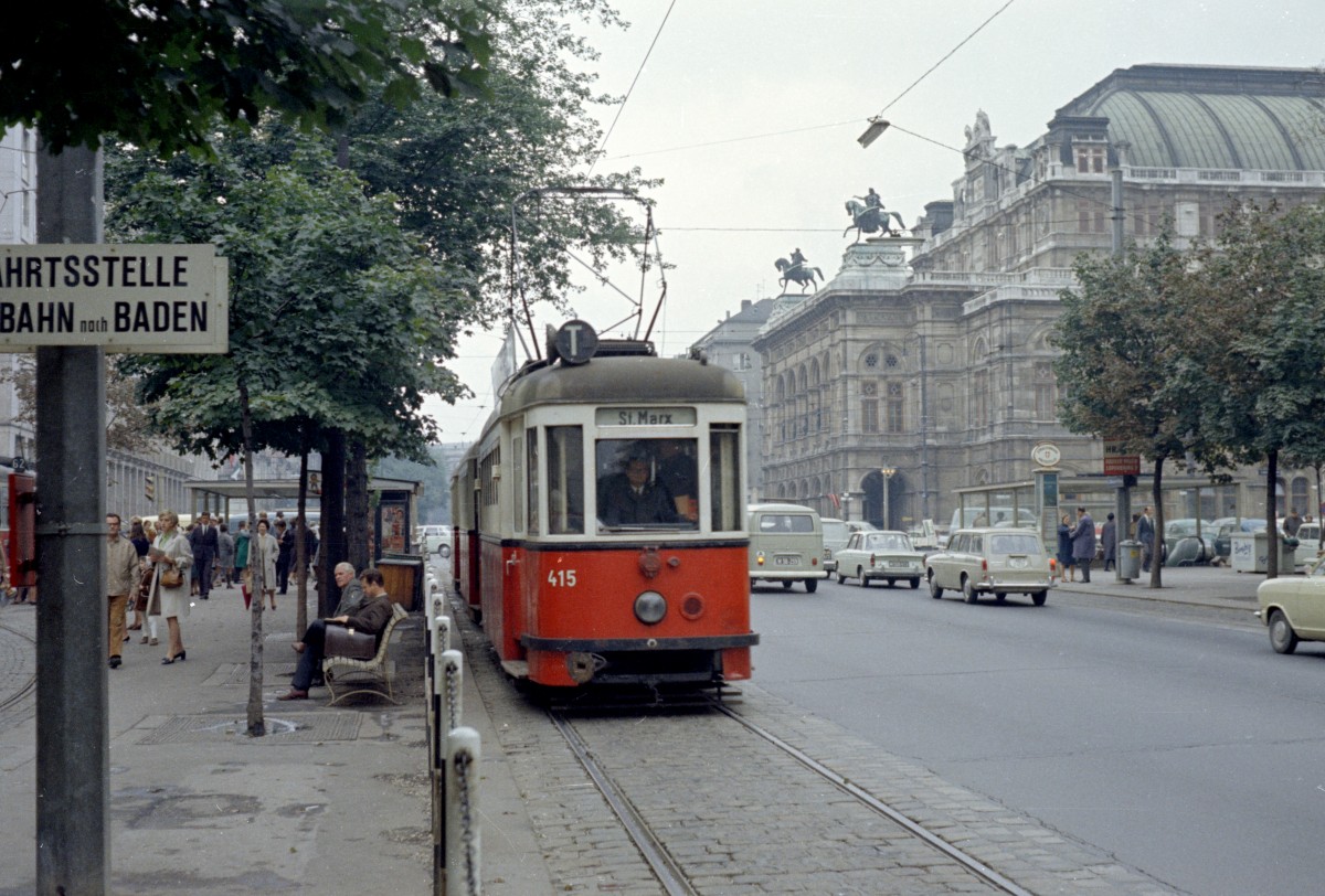 Wien WVB SL T (T1 415) Kärntner Ring am 26. August 1969. - Im Hintergrund sieht man die Wiener Staatsoper. - Scan von einem Farbnegativ.