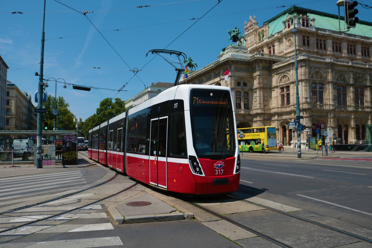 Wiener Linien Bombardier Flexity Wagen 317 am 22.06.22 in Wien