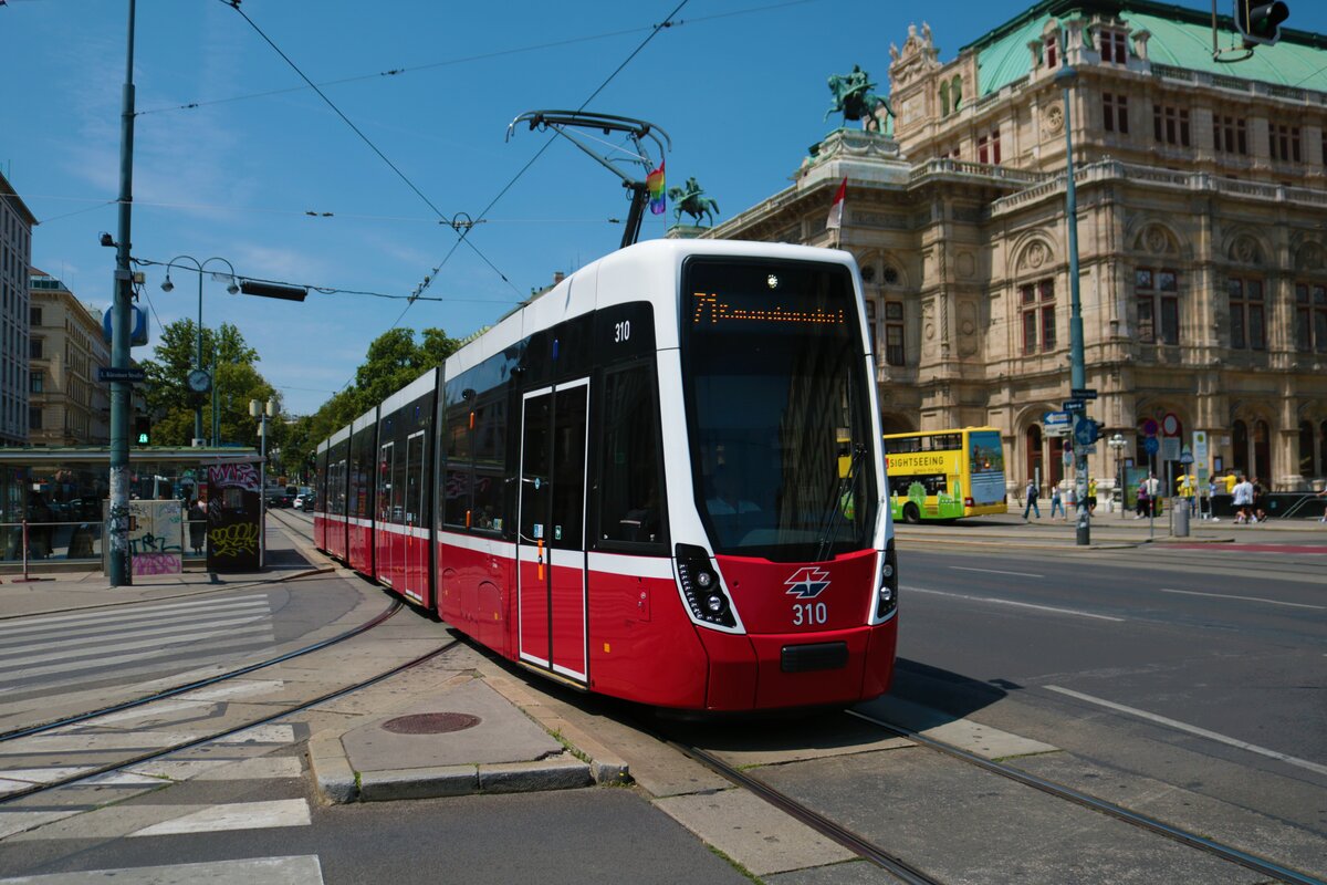Wiener Linien Bombardier Flexity Wagen 310 am 22.06.22 in Wien