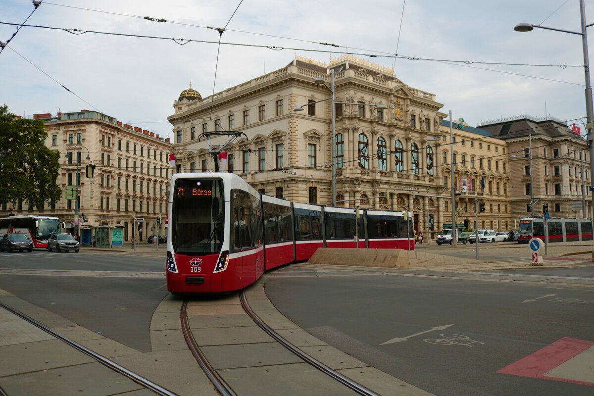 Wiener Linien Bombardier Flexity Wagen 309 am 22.06.22 in Wien