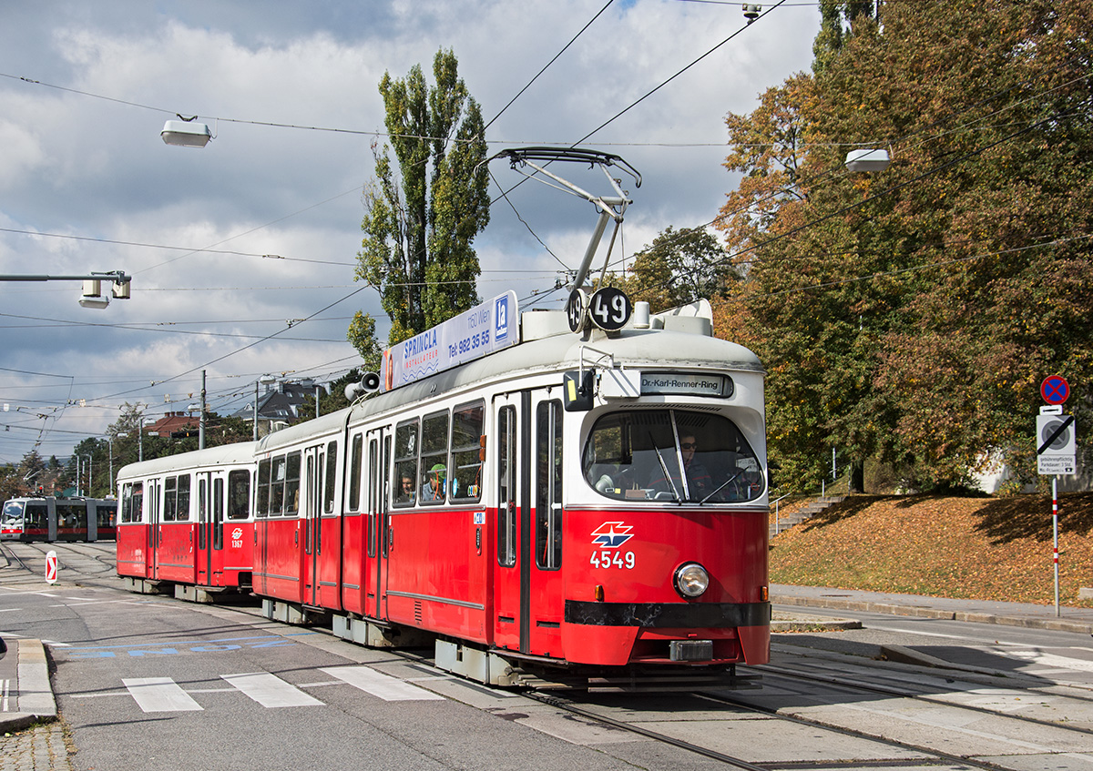 Wiener Linien E1 4549 + c4 1367 als Linie 49 in Baumgarten, 07.10.2016.