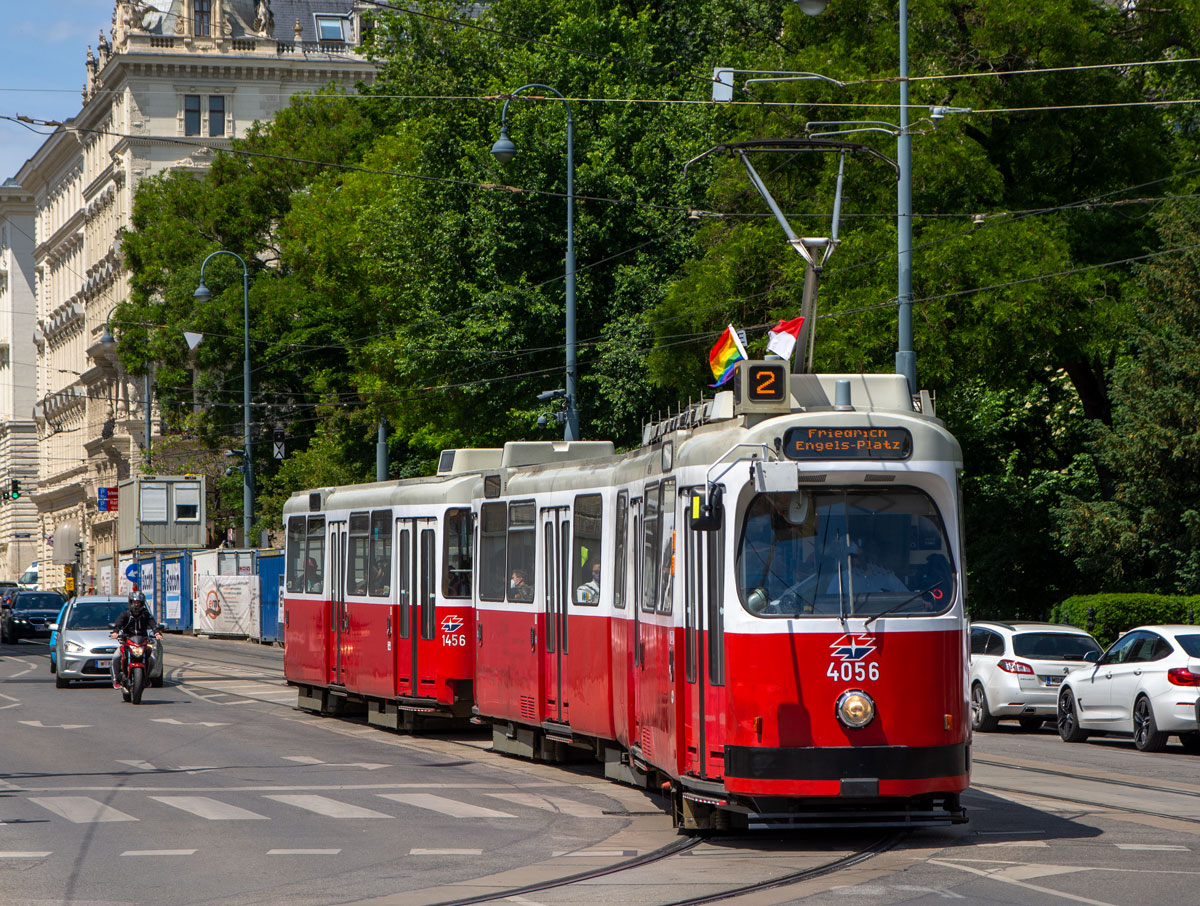 Wiener Linien 

E2 4056 + 1456 als Linie 2 beim Parlament, 01.06.2021 