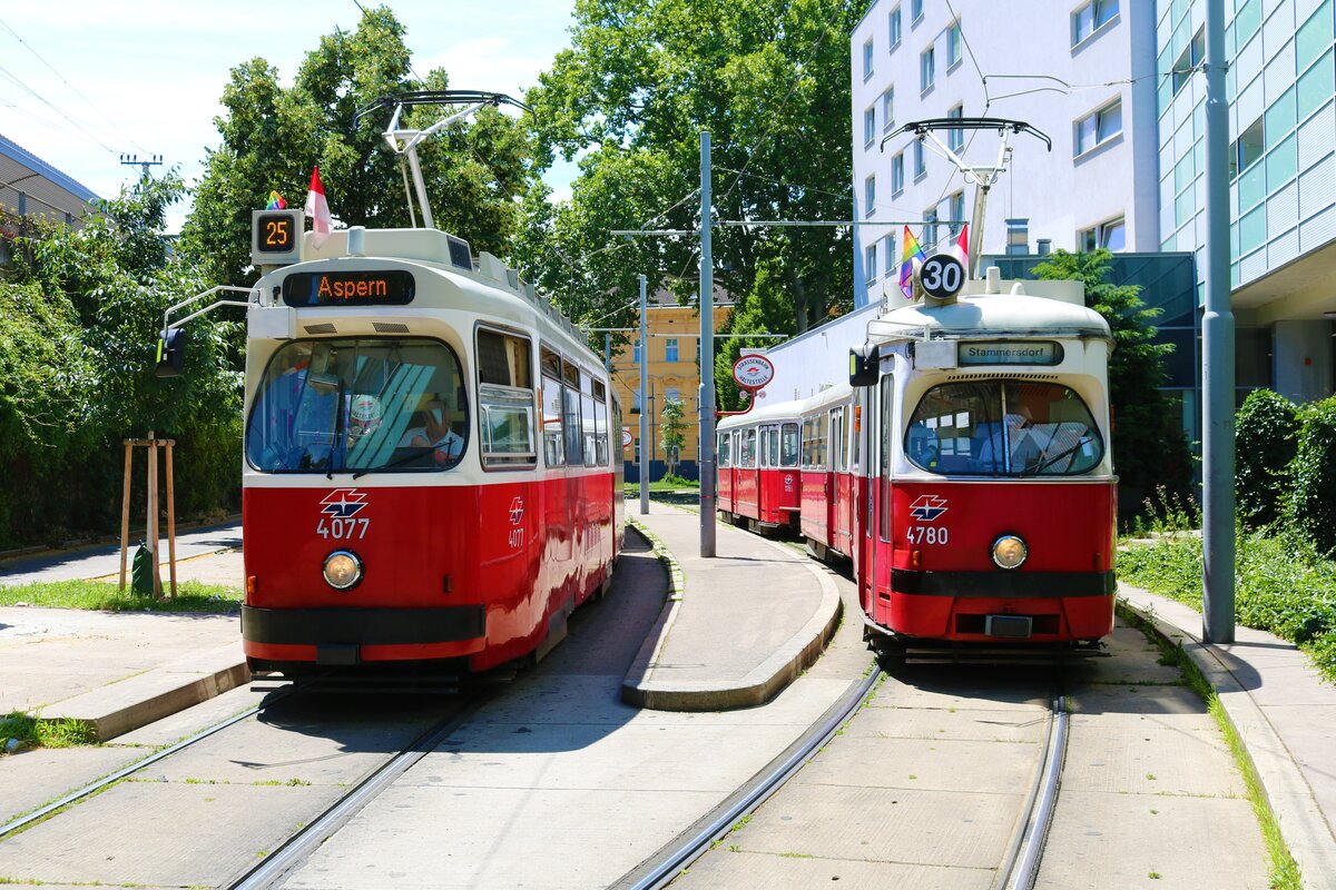 Wiener Linien SGP E2 Wagen 4077 und E1 Wagen 4780 am 21.06.22 in Wien