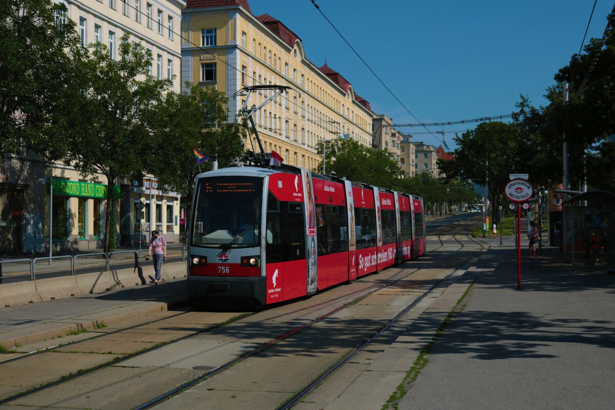 Wiener Linien Siemens ULF Wagen 756 am 20.06.22 in Wien