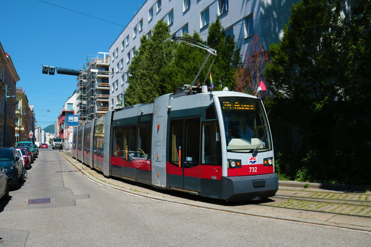 Wiener Linien Siemens ULF Wagen 732 am 20.06.22 in Wien