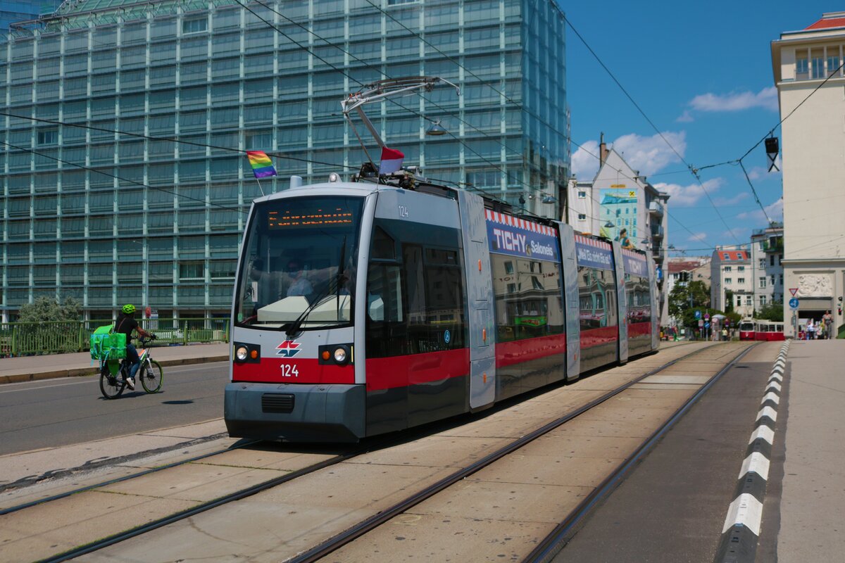 Wiener Linien Siemens ULF Wagen 124 am 23.06.22 in Wien