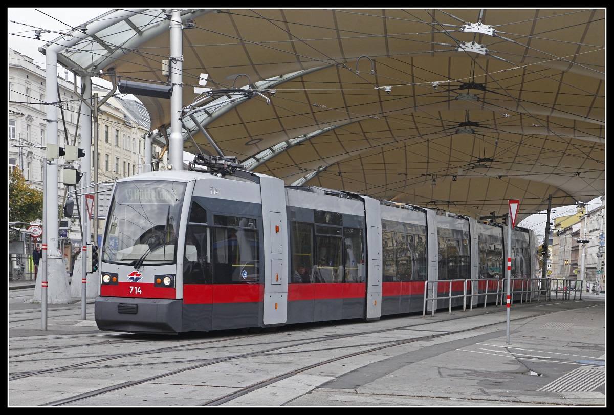 Wiener Linien ULF 714 als Linie 49 in Wien Urban-Loritz-Platz am 30.10.2019.