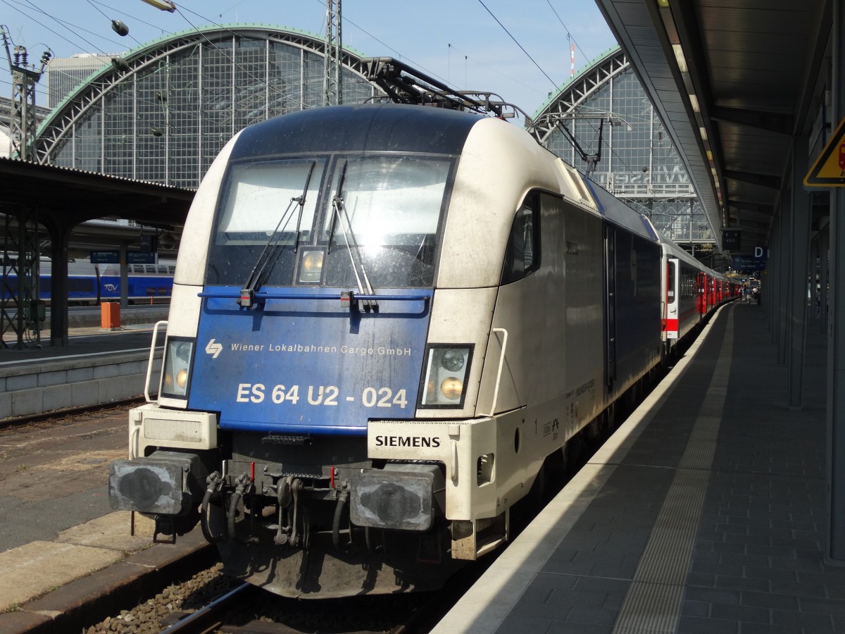Wiener Lokalbahn Cargo ES 64 U2-24 (BR 182) am 17.07.15 in Frankfurt am Main Hbf mit einen IC nach Berlin Südkreuz