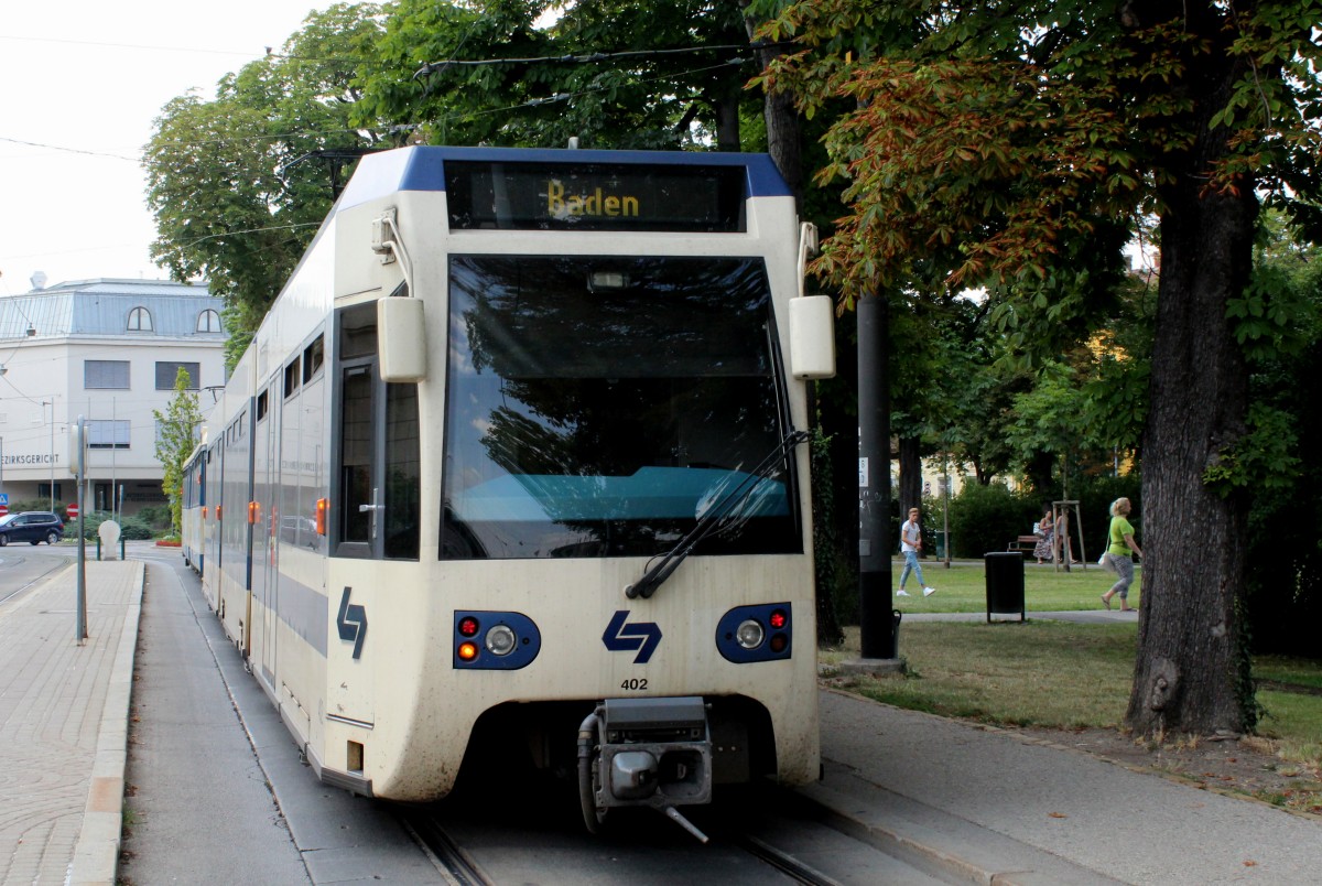 Wiener Lokalbahn (WLB) 402 Baden bei Wien, Hst. Baden Viadukt am 2. Juli 2015.