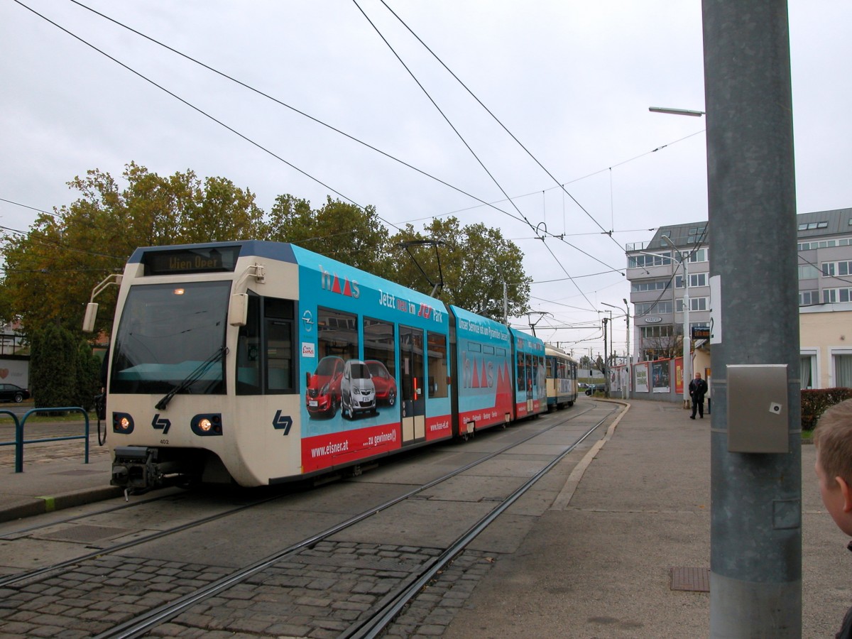 Wiener Lokalbahn Zug (Niederflur-GTw 402) in Richtung Wien Oper hält am 20. Oktober 2010 an der Haltestelle Wien-Wolfganggasse.