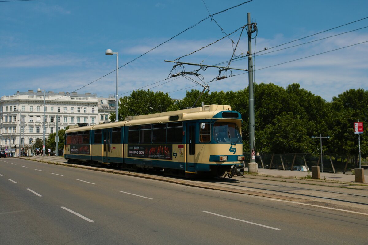 Wiener Loklabahn Reihe 100 Wagen 122 am 20.06.22 in Wien
