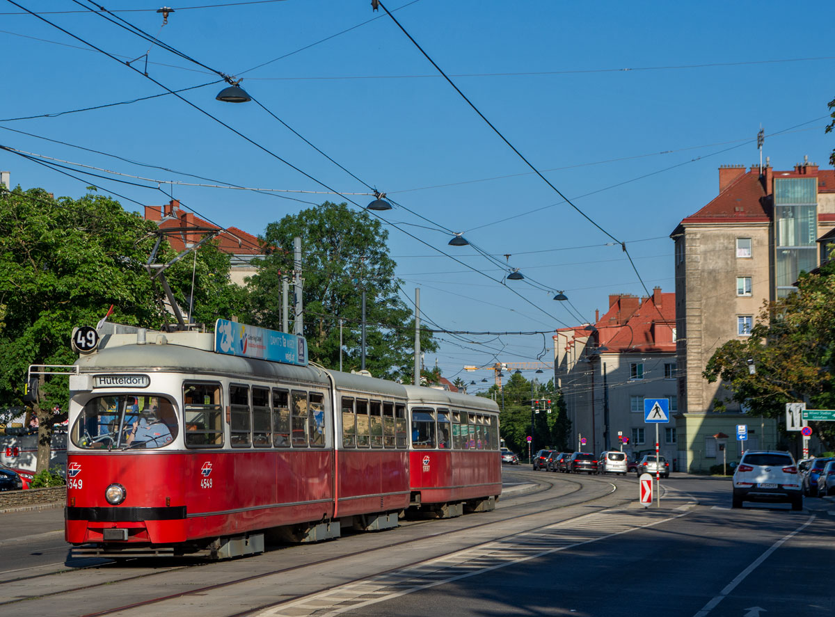 Wien

Wiener Linien E1 4549 + 1337 als Linie 49, Hst. Deutschordenstraße, 28.06.2019 