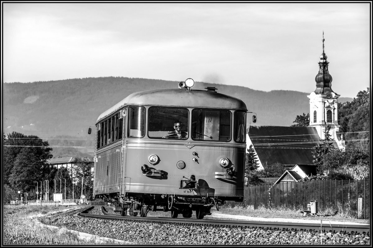 Wies Markt am 6.10.2018.

Karl Heinz auf dem Weg um eine Ausflugsgruppe rund um die Feuerwehr Hohlbach Riemerberg abzuholen.
Danke an dieser Stelle an Oliver der als  PZB Beimann  kurz auf Tauchstation gegangen ist. 


