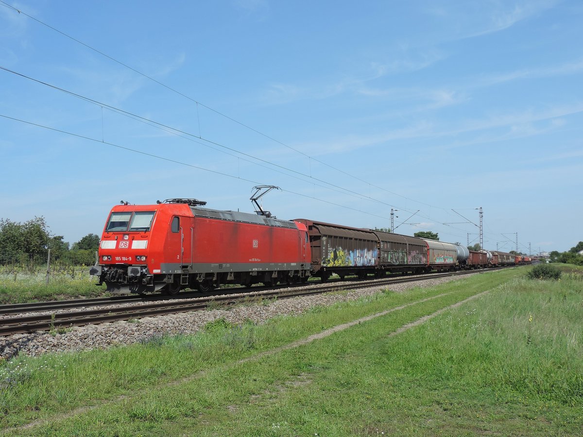 Wiesental - 22.08.2017 : 185 184 mit einem gemich. Güterzug.