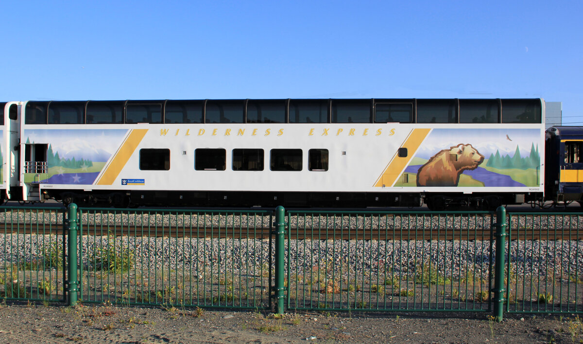Wilderness-Express-Car mit passender Bemalung f�r Alaska. Anchorage, 25.7.2012