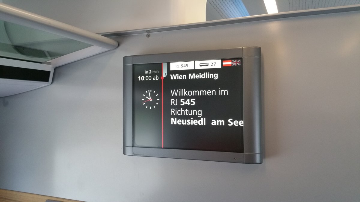 Willkommensanzeige im Railjet 545 auf dem Weg von Salzburg HBF. nach Neusiedl am See. Aufgenommen am 13.8.2014