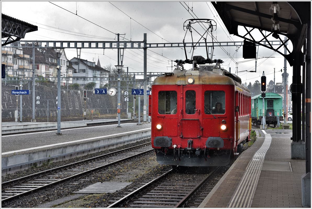 Winter im Appenzellerland am 18.04.2017. ABDeh 2/4 23 in Rorschach Bf.